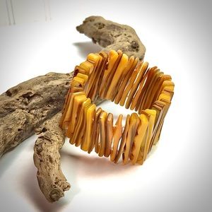 Amber Yellow Shelled Bracelet